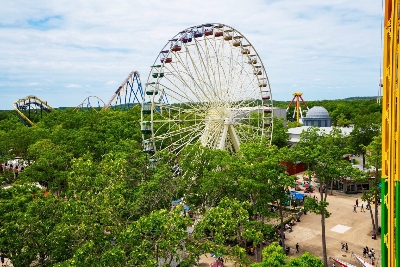 ferris wheel at Six Flags Great Adventure in New Jersey nj mom